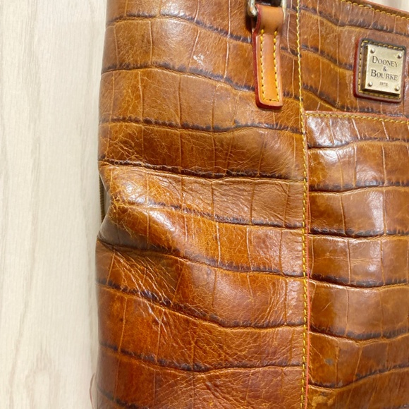 Dooney and  Bourke’s   Brown Croc Embossed Leather  Shoulder Bag . - Picture 4 of 12